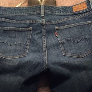 Levi’s Demi curve, straight leg jeans.